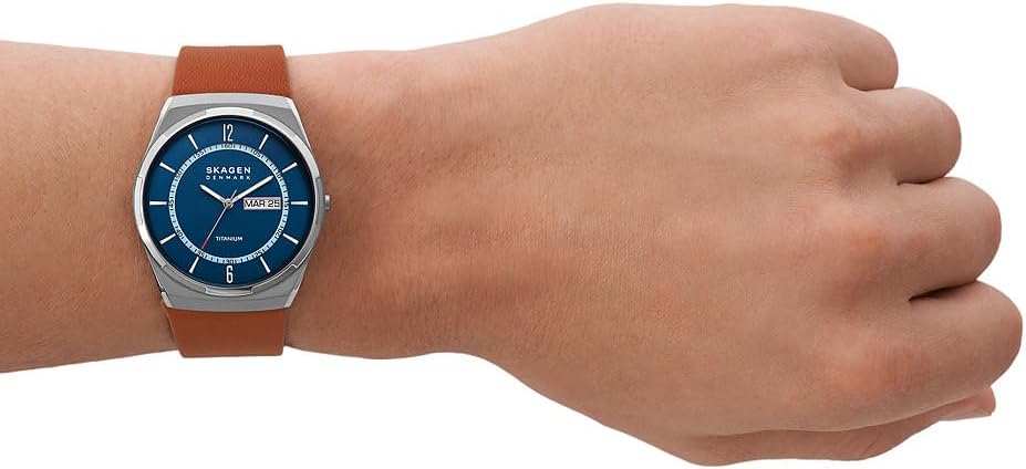 Skagen Melbye Titanium Reloj para Hombre, Movimiento de Cuarzo a Tres Agujas con Correa de Acero o Piel