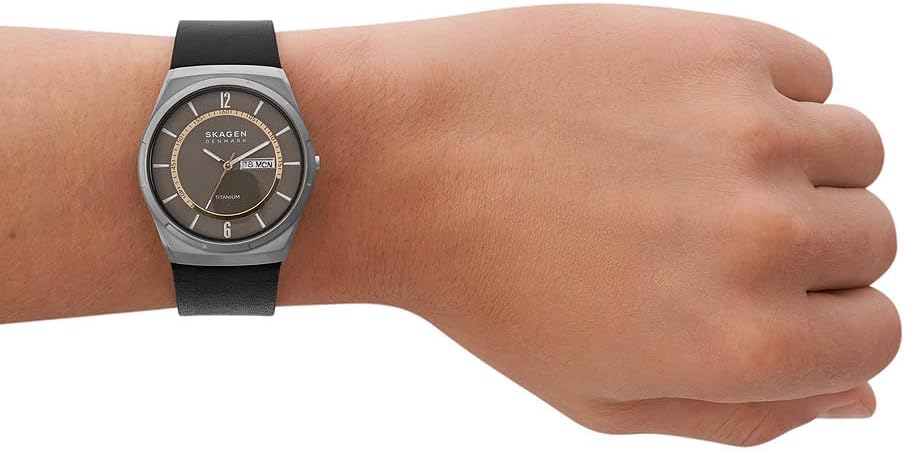 Skagen Melbye Titanium Reloj para Hombre, Movimiento de Cuarzo a Tres Agujas con Correa de Acero o Piel