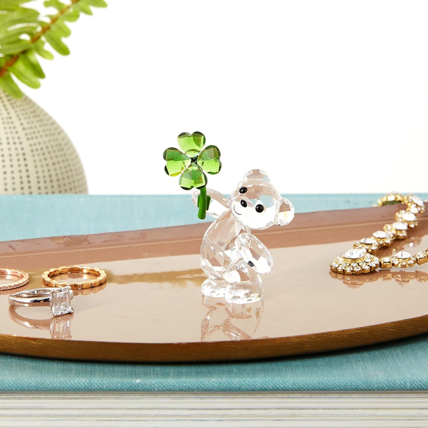 SWAROVSKI Kris Bears - Figura de Amuleto de la Suerte, Cristal Transparente con un Acento de trébol Verde de Cuatro Hojas, Parte de la colección Kris Bears